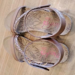 Girl's Size 4 Sandals - (Big Kid Size 4)